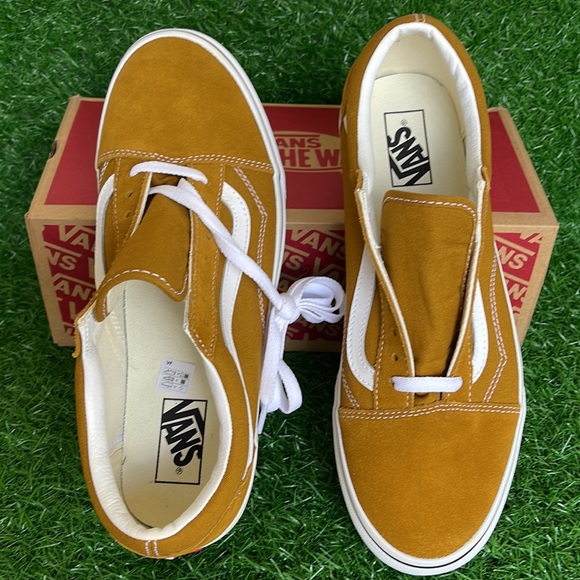 Vans WMNS Old Skool
Color Theory Golden Brown
VN0005UF1M7
Sneakers - Picture 13 of 16